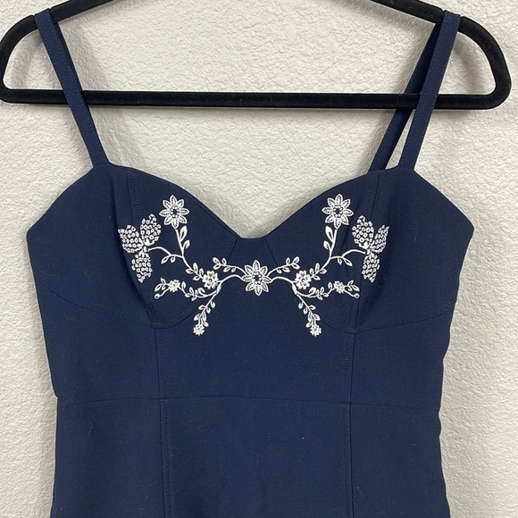 Cinq a Sept Dara Navy White Embroidered Sleeveless Tiered Dress Floral Sz 10 - Picture 7 of 15